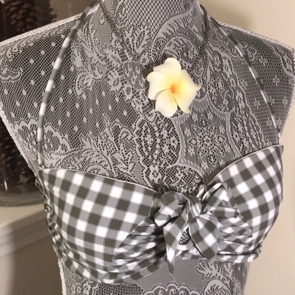 Army-Green & White Checkerboard Shelf Bikini Top
